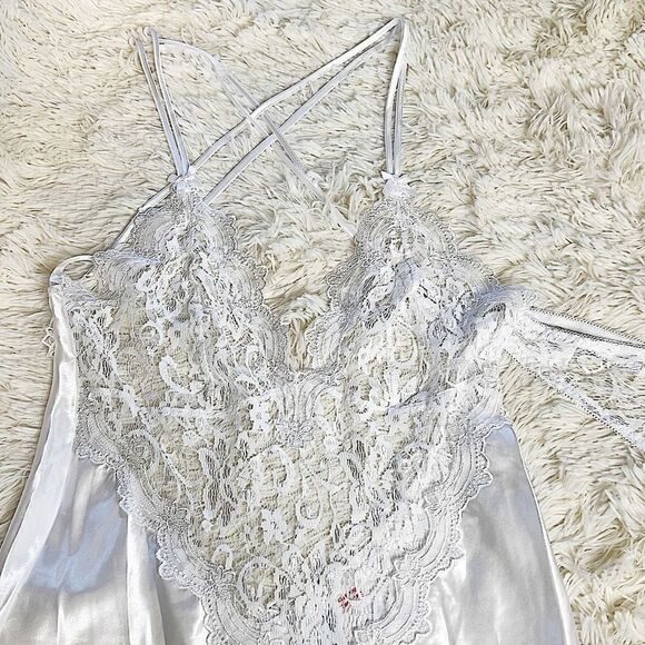Dreamgirl Charmeuse Satin Chemise & Thong Set White Lace Size Small New - Picture 2 of 6